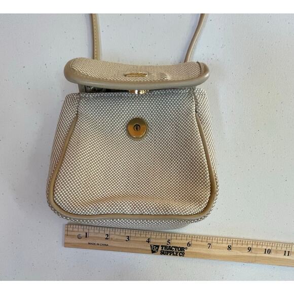 Liz Claiborne Tan and White Basket Weave Shoulder Bag - Picture 4 of 7